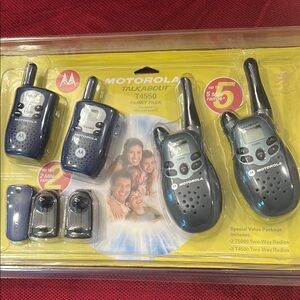Motorola Talkabout T4550 Family Pack Radios in Black and blue